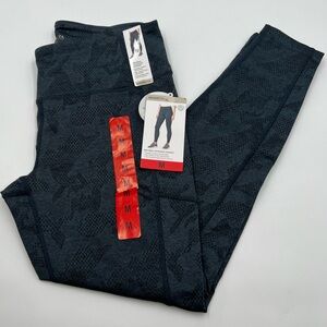 Mondetta India ink brushed jacquard leggings size medium. lined for warmth